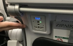 ZIPAIRエコノミークラスコンセント